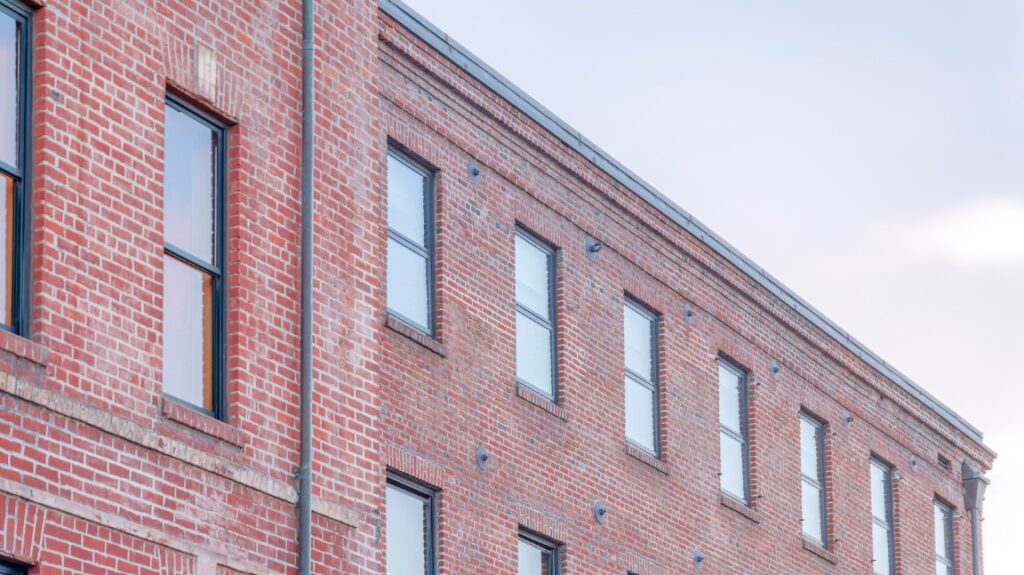 How to Tell If Your Single-Hung Windows Need Replacement